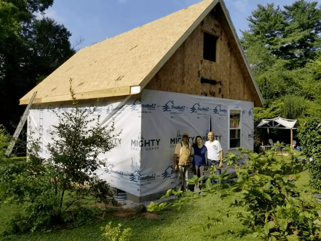 MSH 20180819 outdoors construction workers group shot side view PX min