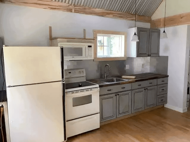 MSH 20191206 indoors finished kitchen set PX min