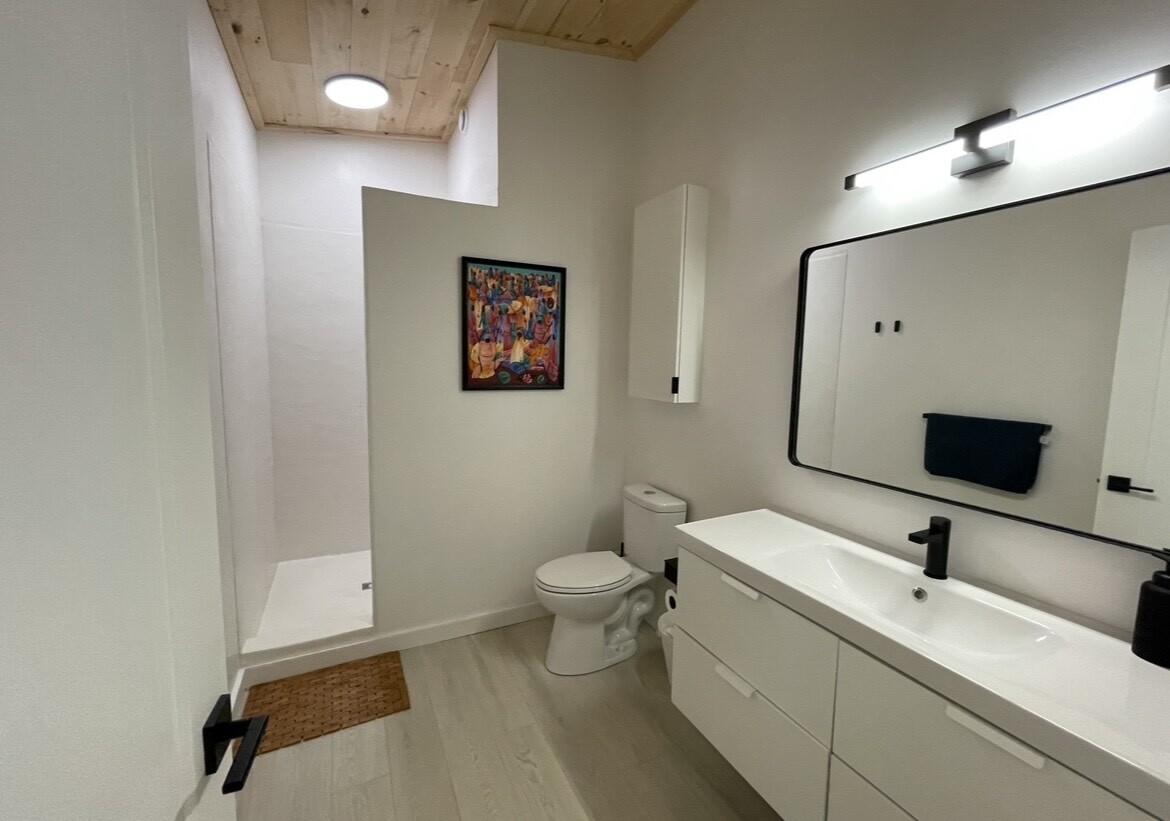 MSH Customer Builds New Hampshire Modern Bathroom