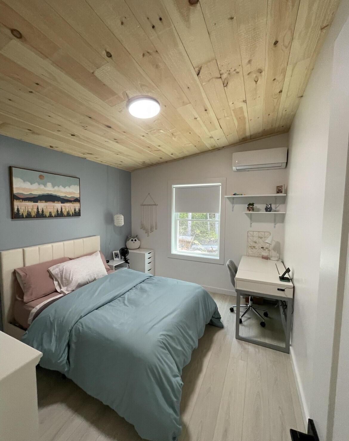 MSH Customer Builds New Hampshire Modern Bedroom 2