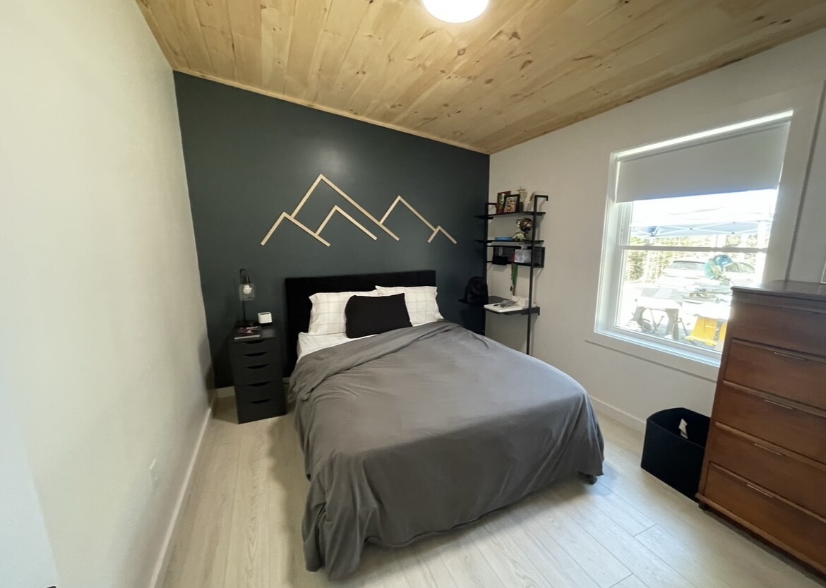 MSH Customer Builds New Hampshire Modern Bedroom