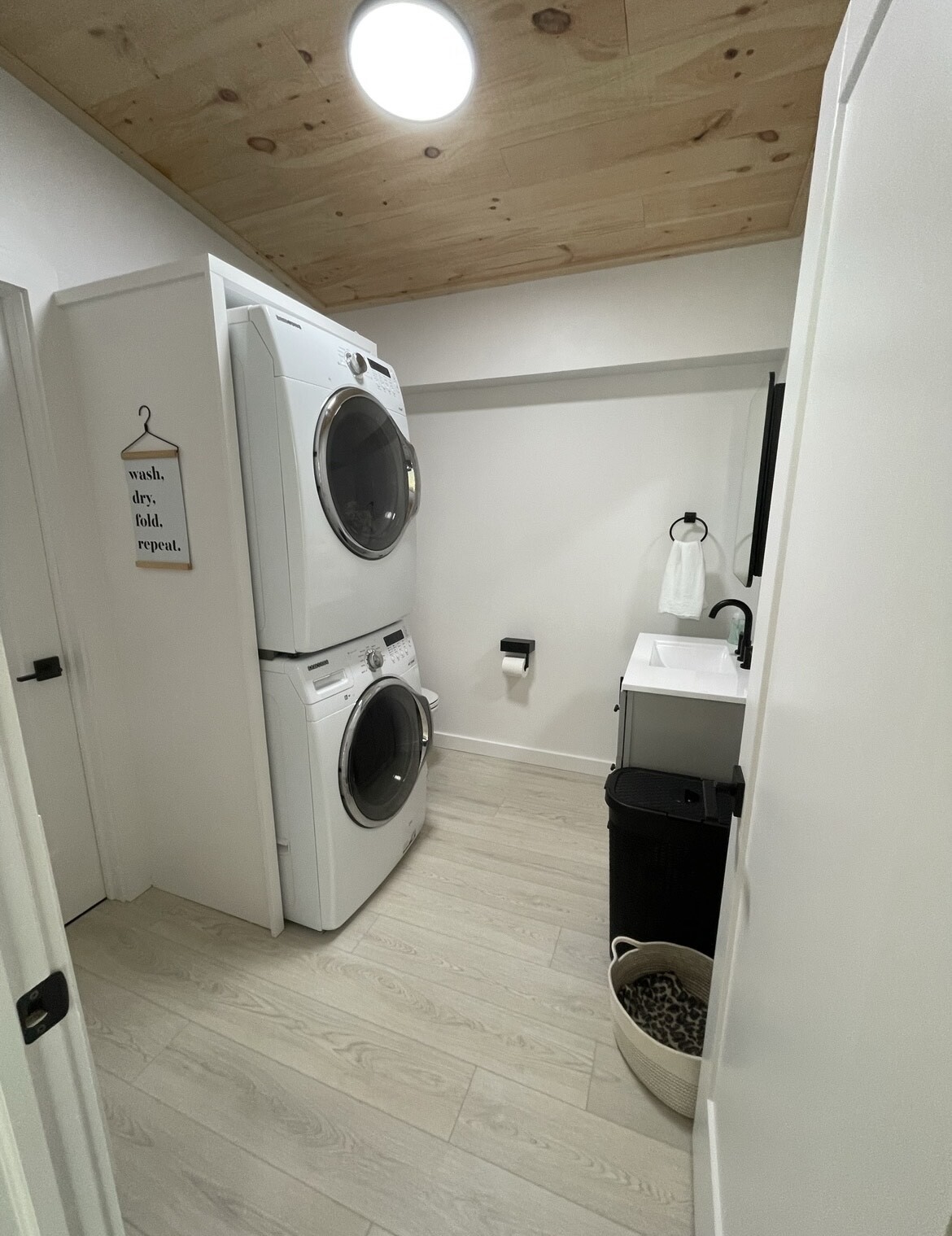 MSH Customer Builds New Hampshire Modern Laundry Room