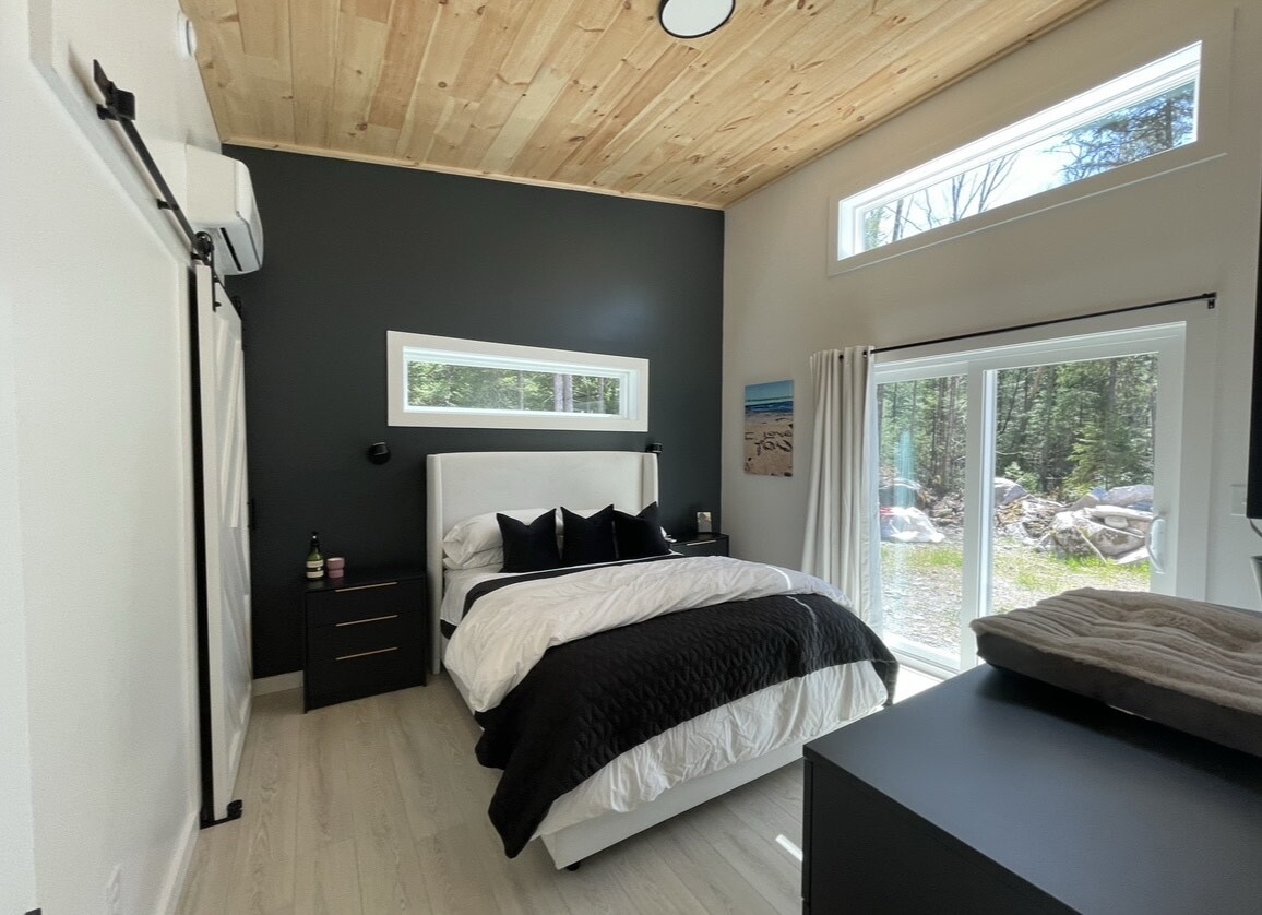 MSH Customer Builds New Hampshire Modern Master Bedroom