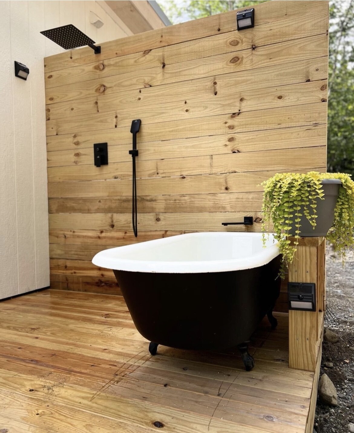 MSH Customer Builds New Hampshire Modern Outdoor Bath