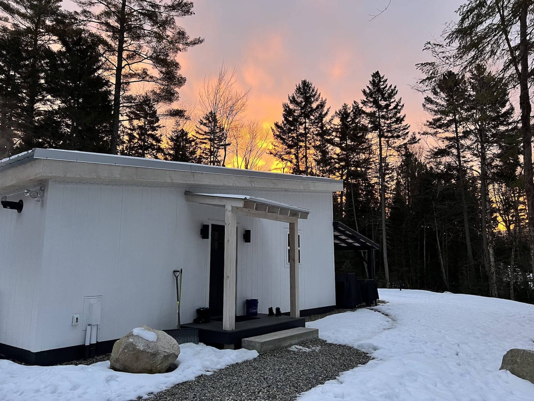 MSH Customer Builds New Hampshire Modern Side Winter