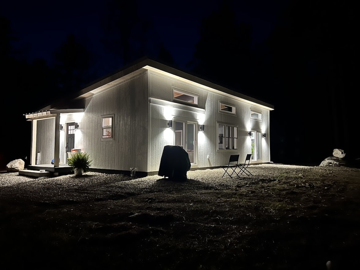 MSH Customer Builds New Hampshire Modern night wide 1176 min