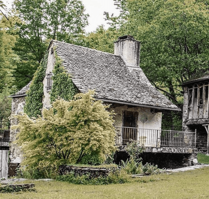 Whitney Leigh Morris's Tiny Canal Cottage.png