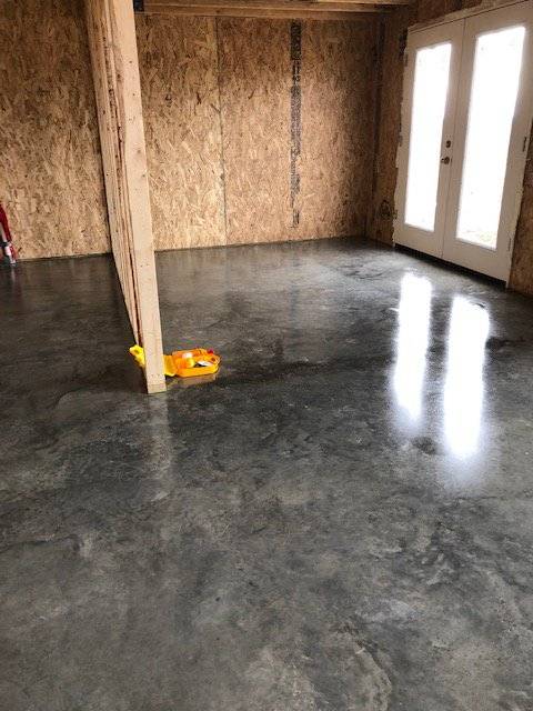 Photo of the polished concrete floor in a Modern kit