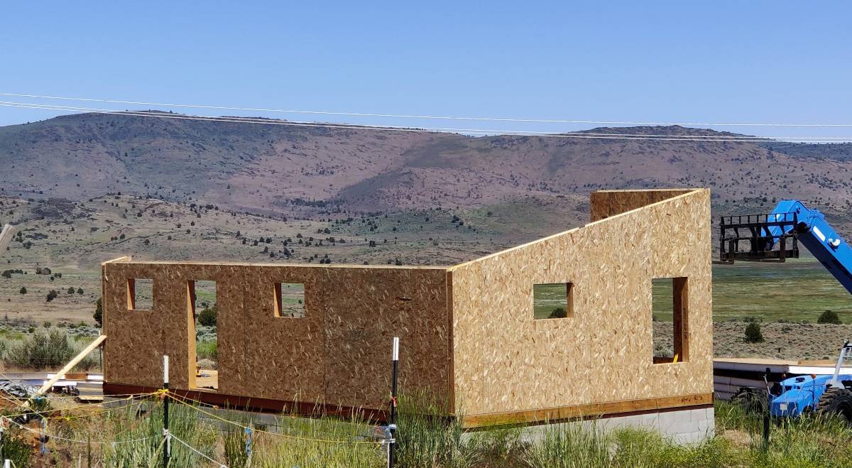 Image of rear view of a Modern after the first two walls have been set