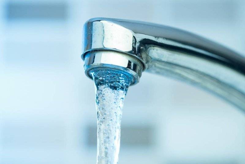 closeup photo of faucet pouring water